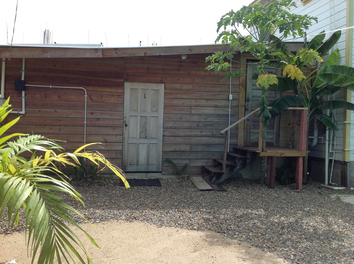 Placencia Hostel Exterior photo
